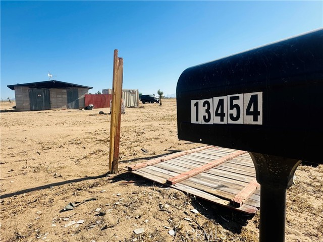 13454 Gabriel Road, Victorville CA: https://media.crmls.org/medias/27edd8b5-1c35-4e41-a059-9661d6bccf3c.jpg