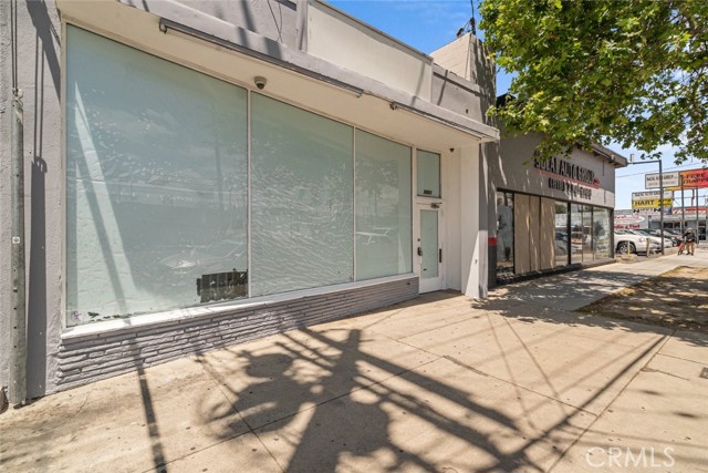 6951 Reseda Boulevard photo 1