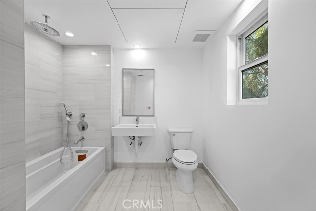 Detail Gallery Image 8 of 19 For 4214 Fulton Ave #302,  Studio City,  CA 91604 - 3 Beds | 2 Baths