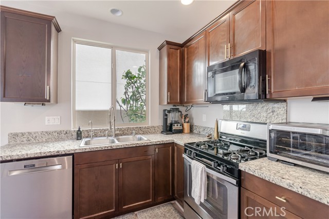 Detail Gallery Image 9 of 55 For 12017 Rock Creek Ct, Hawthorne,  CA 90250 - 4 Beds | 2/1 Baths