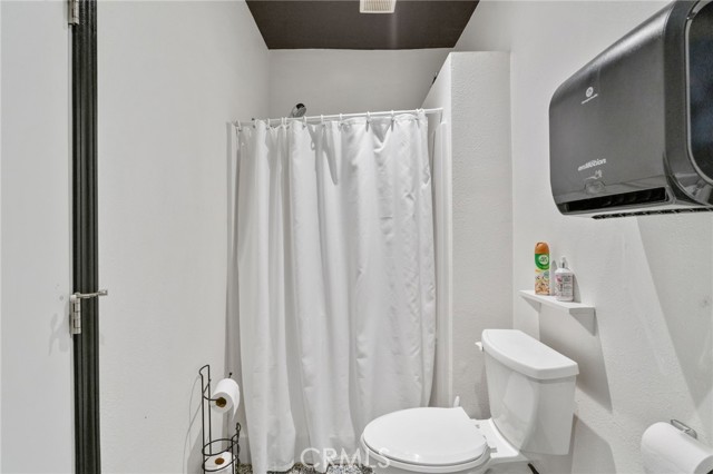 1033 Kimbark Avenue, San Bernardino CA: https://media.crmls.org/medias/27f08277-a00c-4ae5-9f51-fe9155f09416.jpg