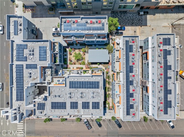 225 Elm Avenue, Long Beach CA: https://media.crmls.org/medias/27f0d0fc-ab66-4804-a9a5-d5b2966e7c24.jpg