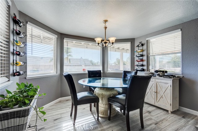 Detail Gallery Image 18 of 42 For 19783 Lara Ln, Apple Valley,  CA 92308 - 4 Beds | 3 Baths