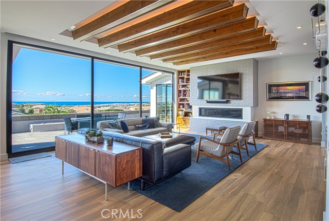 Detail Gallery Image 15 of 39 For 1301 Outrigger Dr, Corona Del Mar,  CA 92625 - 4 Beds | 3/1 Baths