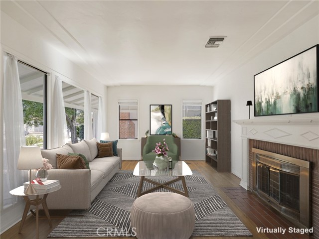 Detail Gallery Image 9 of 55 For 345 S Beachwood Dr, Burbank,  CA 91506 - 5 Beds | 3 Baths