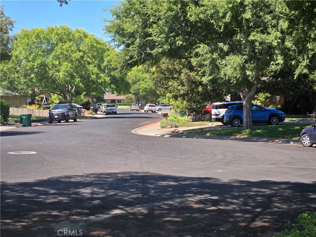 https://media.crmls.org/medias/27f19d94-8988-4ea7-aa37-88984295b921.jpg?preset=X-Large