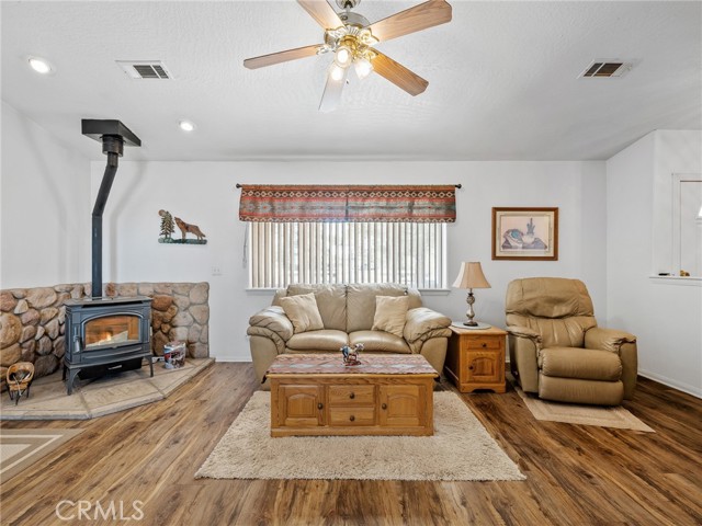 Detail Gallery Image 8 of 50 For 8840 Smoke Tree Rd, Phelan,  CA 92371 - 4 Beds | 3 Baths