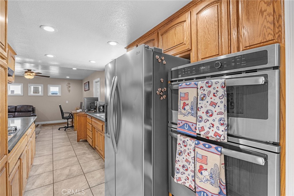 https://media.crmls.org/medias/27f25505-23ec-4ddc-9b20-10f2228f7702.jpg?preset=X-Large