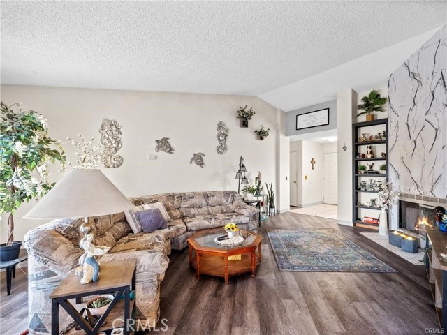 Detail Gallery Image 6 of 25 For 13612 Coachella Rd, Apple Valley,  CA 92308 - 4 Beds | 2 Baths