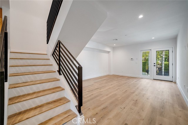 6201 La Mirada Avenue, Los Angeles CA: https://media.crmls.org/medias/27f33cd2-8d80-40cc-a14c-06efecd28fe8.jpg
