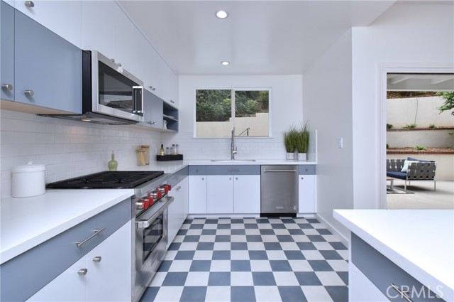 Detail Gallery Image 18 of 51 For 11042 Fruitland Dr, Studio City,  CA 91604 - 3 Beds | 4 Baths