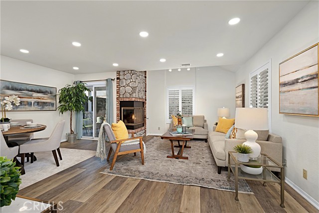 Detail Gallery Image 6 of 26 For 105 Grand Ave #D,  Monrovia,  CA 91016 - 3 Beds | 2/1 Baths