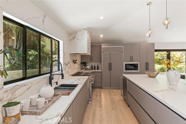 Detail Gallery Image 10 of 42 For 22850 Margarita Dr, Woodland Hills,  CA 91364 - 3 Beds | 3/1 Baths