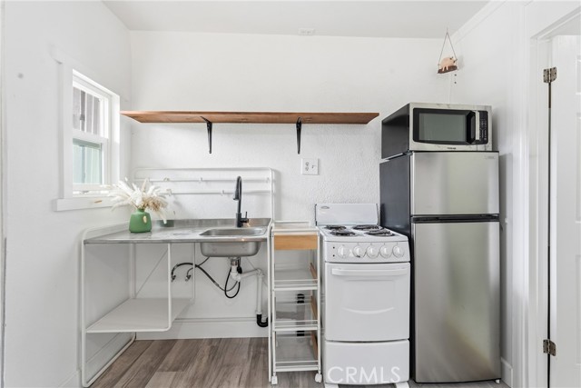 Detail Gallery Image 6 of 21 For 665 N. San Antonio Ave., Upland,  CA 91786 - 1 Beds | 1 Baths