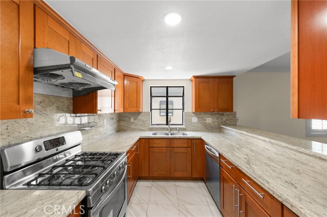 326 E Hellman Avenue, Monterey Park CA: https://media.crmls.org/medias/27f643c1-d69b-40e8-97cf-62be1e4a364b.jpg