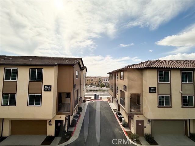 6214 Victoria Way, Eastvale CA: https://media.crmls.org/medias/27f67569-1041-4a67-a001-ceaeb864c417.jpg