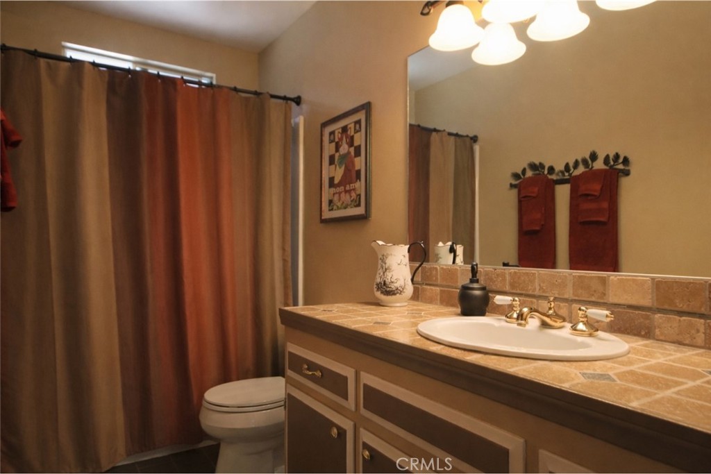 https://media.crmls.org/medias/27f6bde5-329a-4e28-bb60-88ccd4d49d3e.jpg?preset=X-Large