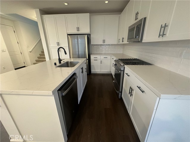 Detail Gallery Image 5 of 46 For 4088 Shada Ln, Corona,  CA 92883 - 4 Beds | 3 Baths