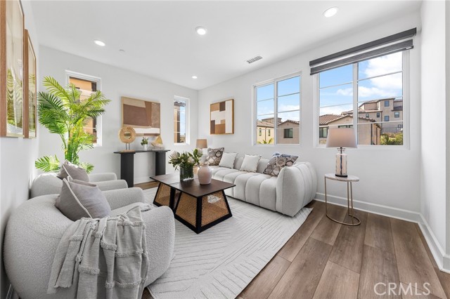 Detail Gallery Image 30 of 75 For 27 Alessio, Lake Forest,  CA 92630 - 5 Beds | 4/2 Baths