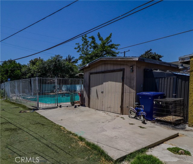 Image 2 of 5 For 413 Locust Avenue