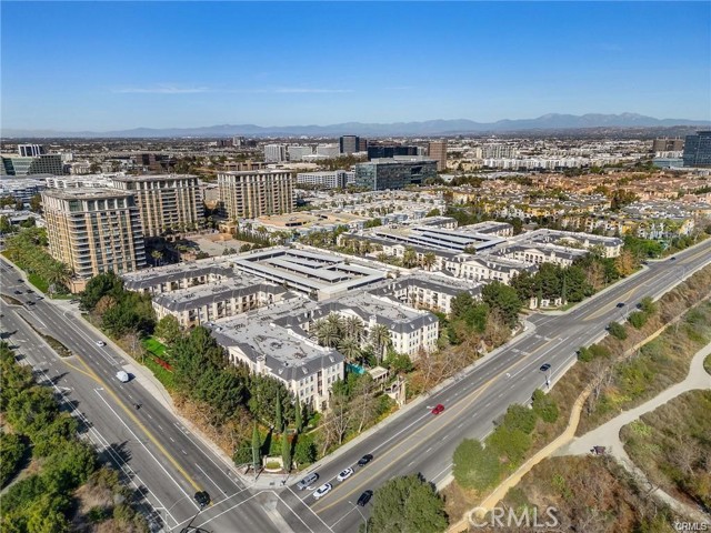 2426 Watermarke Pl, Irvine CA: https://media.crmls.org/medias/27fc16a2-dfa8-442d-8a26-213c6c574802.jpg