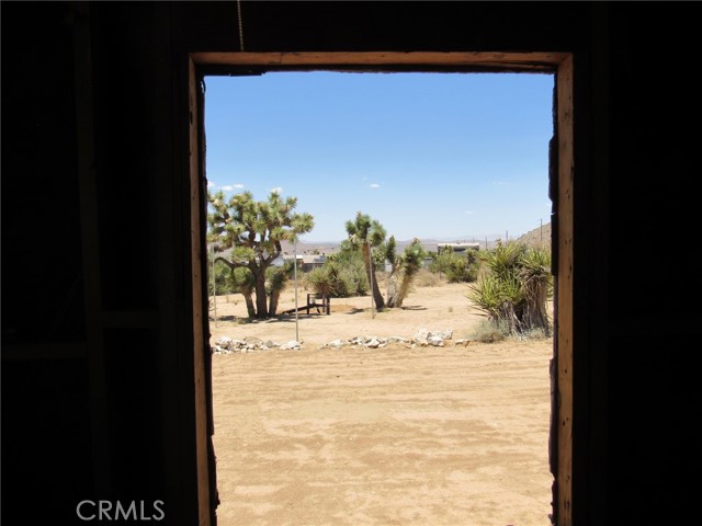 Detail Gallery Image 11 of 28 For 8626 La Contenta Rd, Yucca Valley,  CA 92284 - 2 Beds | 1 Baths