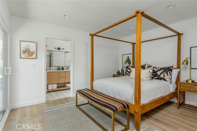 Detail Gallery Image 12 of 21 For 4057 Woodcliff Rd, Sherman Oaks,  CA 91403 - 3 Beds | 2/1 Baths