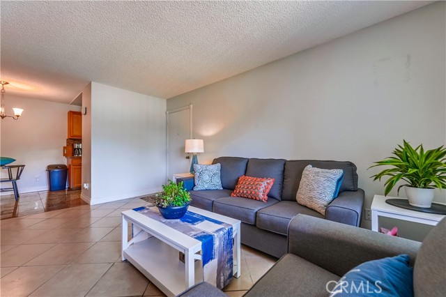 8990 19th Street, Rancho Cucamonga CA: https://media.crmls.org/medias/27fc25bd-4c9a-4f7c-9d5e-25f1df1f9e5a.jpg