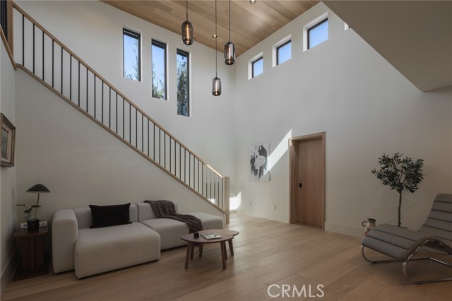 Detail Gallery Image 3 of 57 For 2212 Cliff Dr, Newport Beach,  CA 92663 - 5 Beds | 5/1 Baths