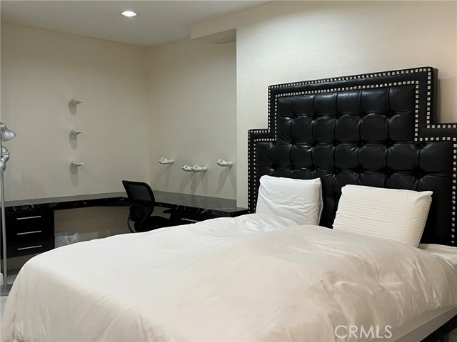 Detail Gallery Image 27 of 46 For 1318 Roxbury Dr #111,  Los Angeles,  CA 90035 - 2 Beds | 3 Baths