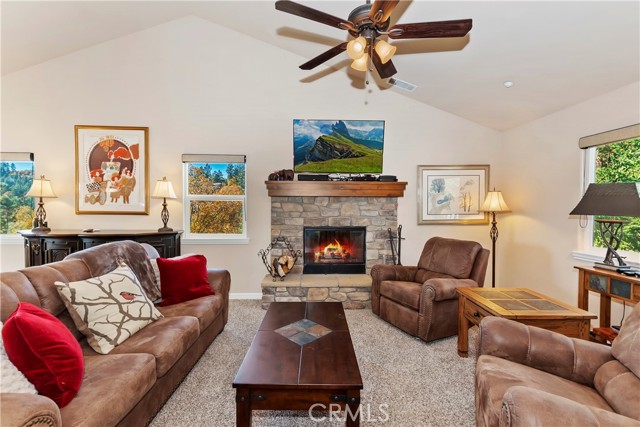 Detail Gallery Image 9 of 49 For 26660 Merced Ln, Lake Arrowhead,  CA 92352 - 3 Beds | 2/1 Baths