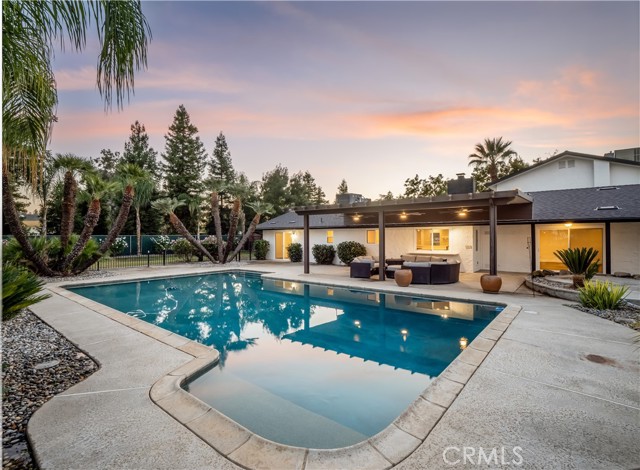 Detail Gallery Image 2 of 40 For 9226 N Fowler, Clovis,  CA 93619 - 4 Beds | 3/1 Baths