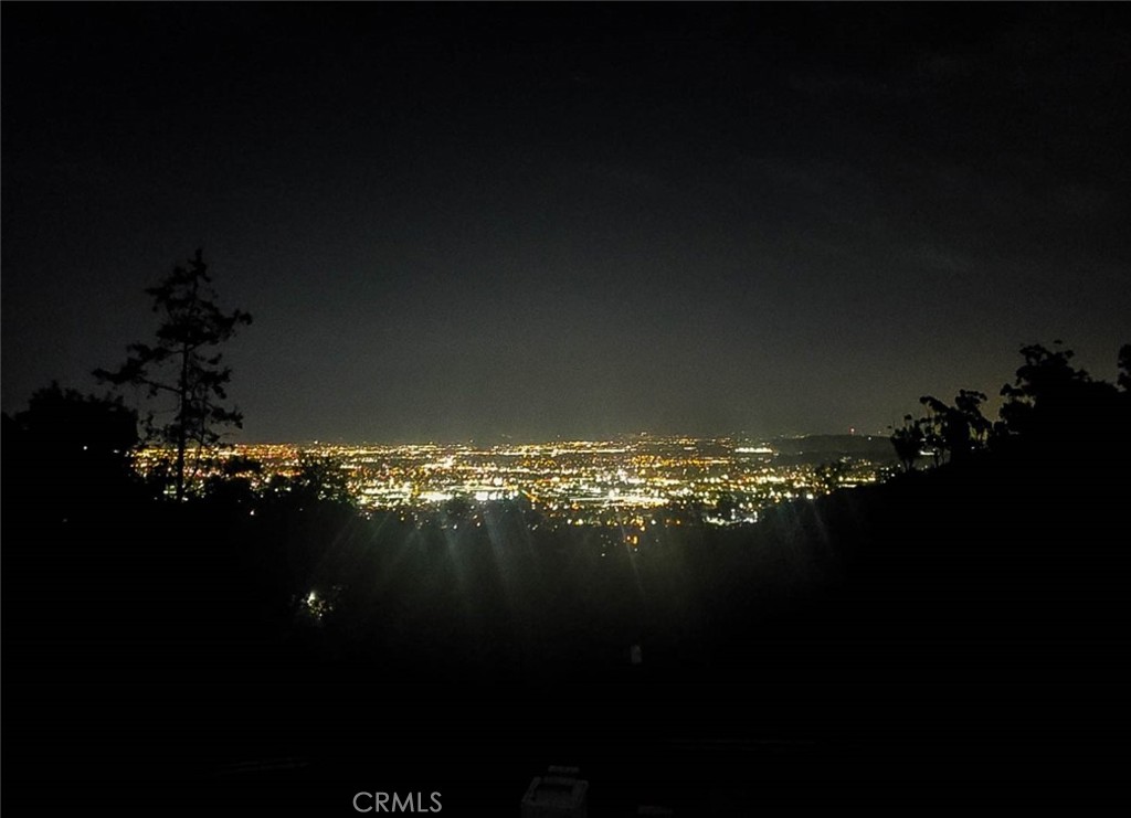 https://media.crmls.org/medias/27ff5d7d-3cd1-4388-b997-ca0c21219c66.jpg?preset=X-Large