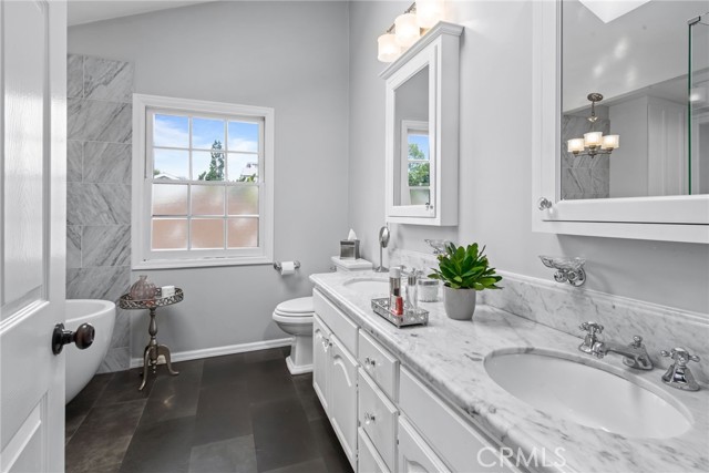 4323 Laurelgrove Avenue, Studio City CA: https://media.crmls.org/medias/27ffbfe8-8ad5-4927-bf08-7254e4cc00c7.jpg
