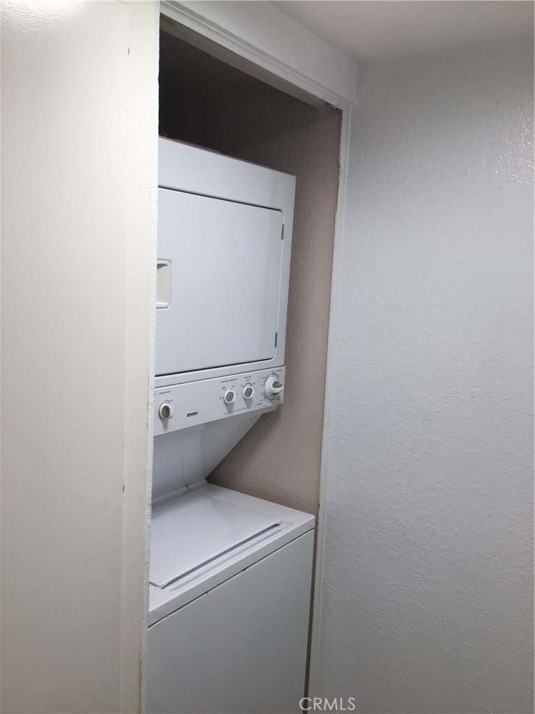https://media.crmls.org/medias/28019799-449a-441b-a429-f90e4512b48c.jpg?preset=X-Large