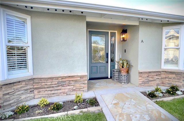 (M2-17A)(Carport26-Space 36) Drive Up Corner with Southeast Exposure is Light and Bright all day thru Four Bay Windows. Walkway and Porch are Flagstone, Leaded Glass Entry Door. This is a Quality Build that Checks All The Boxes including: Kitchen Sink on the Península, Bathtub and Window in the Guest Bath, Outdoor Storage Closet, Both Bedrooms have Generous Walk in Closets and Additional Built in Storage. Bathrooms are Marble and quite Stylish, one has a Washer and Dryer. Central Heat/AC, Fresh Paint and Renewed Surfaces. 
This is a 55+ community with requirements to live here. All co-op units are cash purchase only and are subject to a pre-listing inspection that must be reviewed and approved and signed by both the seller and buyer of the unit.
Listing information is deemed reliable, but not guaranteed by On-Site Home Sales or its agents. Any and all information that is important to the buyer should be verified by the buyer or buyer’s agent.