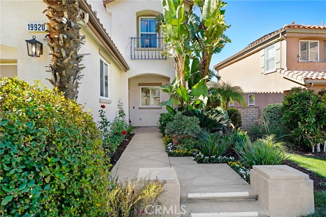 Detail Gallery Image 3 of 34 For 19920 Holly Dr, Saugus,  CA 91350 - 3 Beds | 2/1 Baths