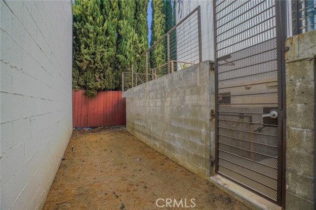 1011 N Orange Grove Avenue, West Hollywood CA: https://media.crmls.org/medias/28032746-2320-4fac-a5d8-7e19387744d0.jpg