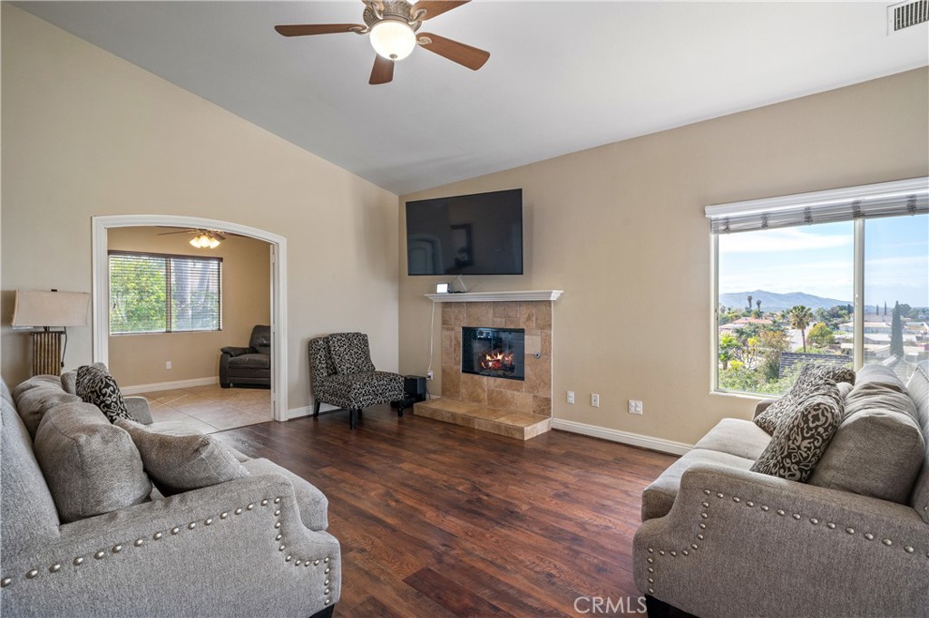 MLS #OC25046910 img 5