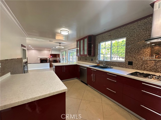 Detail Gallery Image 16 of 56 For 10760 Des Moines Ave, Porter Ranch,  CA 91326 - 3 Beds | 2/1 Baths
