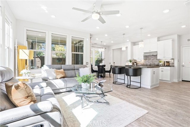 Front Image Thumbnail for CROC25236018