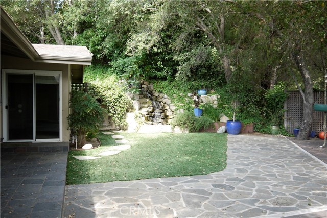 Detail Gallery Image 12 of 48 For 4127 Lanterman, La Canada Flintridge,  CA 91011 - 3 Beds | 2/1 Baths