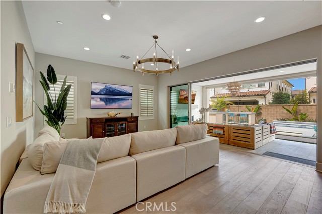 17311 Juniper Lane, Huntington Beach CA: https://media.crmls.org/medias/28054817-4ee7-4edc-b4e5-15b536a947dc.jpg