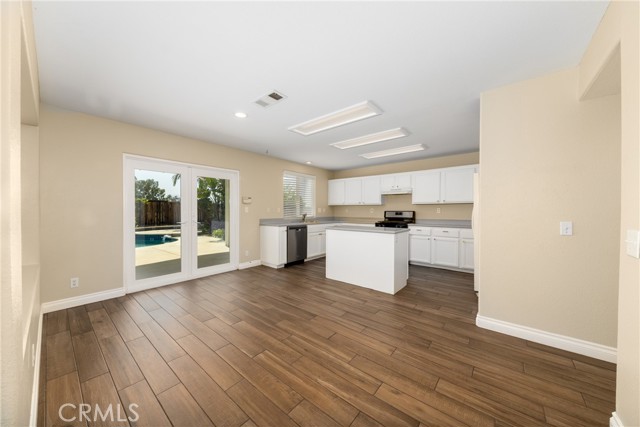 23306 Daisy Drive, Corona CA: https://media.crmls.org/medias/28057975-545c-445c-9591-1e0470b1ebce.jpg