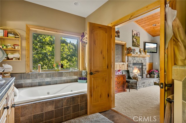 Detail Gallery Image 14 of 38 For 30910 Old City Creek Dr, Running Springs,  CA 92382 - 3 Beds | 2/1 Baths