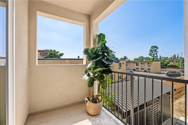 Detail Gallery Image 20 of 28 For 9423 N Sepulveda Blvd #1,  North Hills,  CA 91343 - 3 Beds | 3/1 Baths