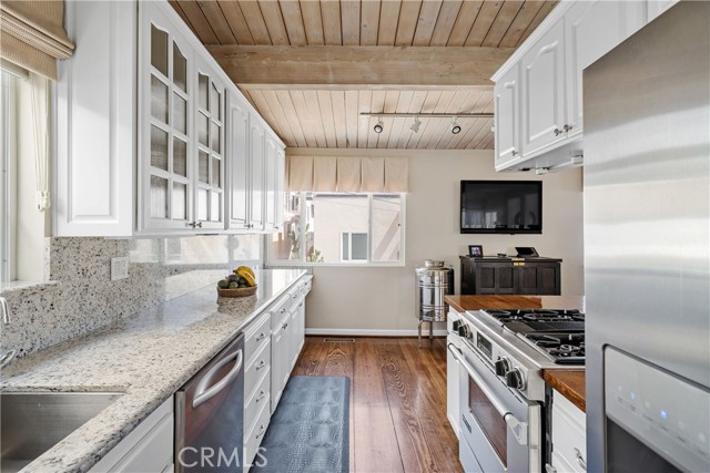 319 26th Place, Manhattan Beach, California 90266, 3 Bedrooms Bedrooms, ,2 BathroomsBathrooms,Residential,Sold,26th,SB22115573