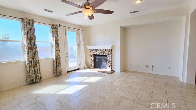 Detail Gallery Image 10 of 29 For 8387 Fall Creek Dr, Corona,  CA 92880 - 4 Beds | 2/1 Baths
