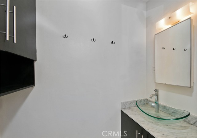 Detail Gallery Image 16 of 37 For 12413 Westminster Ave, Los Angeles,  CA 90066 - 6 Beds | 5 Baths
