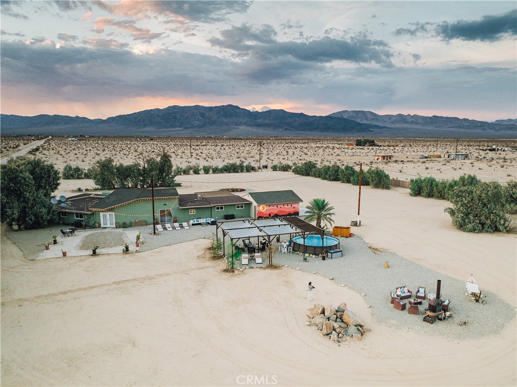 https://media.crmls.org/medias/28087f39-9001-4e46-88af-35b5832efaa3.jpg?preset=X-Large